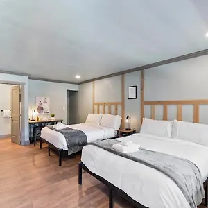 Hotel Blue Jay